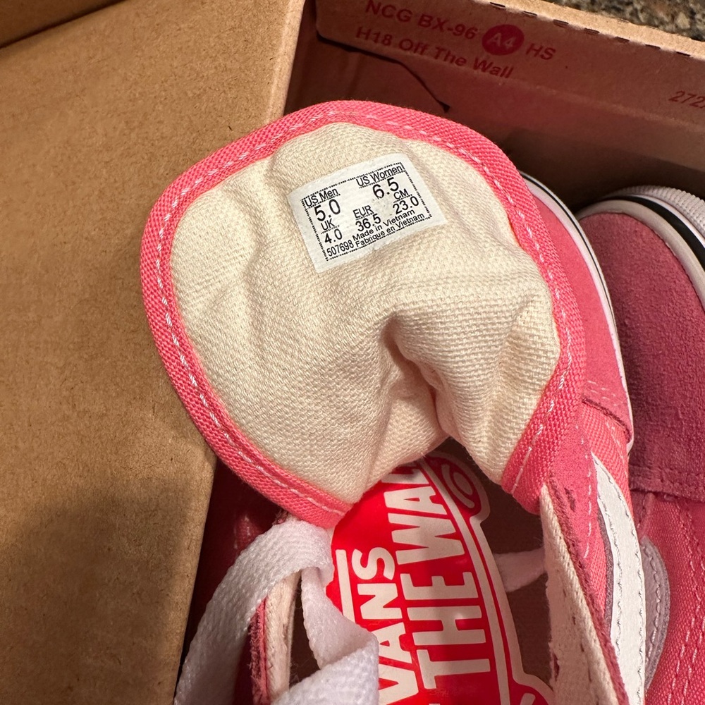 Vans women’s shoes pink. Size 5 women’s - Picture 4 of 5
